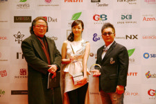 탤런트 정소영, 디자이너 토니권, 필립박 아시아모델시상식에서 패셔니스타상과 브랜드상