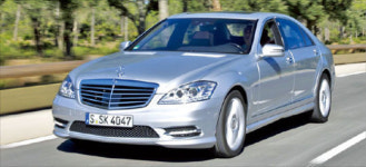 [시승기] 연비·성능 막상막하…디자인은 포르쉐, 승차감은 벤츠 우위