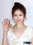 [포토] 이연희 꿀피부 미인의 화사한 손인사