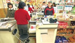 서울시 마트 女직원 2시간 서 있으면 과태료