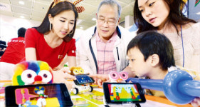 [서울 국제 3D페어] 동화 속 캐릭터가 톡톡 눈앞에…엄마, 만져봐도 돼요?