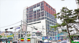 신림 백화점 공사 또 중단…점포 투자자 발동동