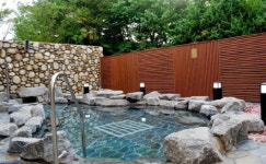 전통 vs 하이브리드, 취향 따라 온천여행