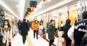 칙칙했던 명동역 지하상가 확 밝아졌네