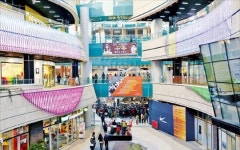 주상복합상가 불황 넘어라 눈부신 진화…극장·아트홀·실내광장…대형 쇼핑몰 뺨치네