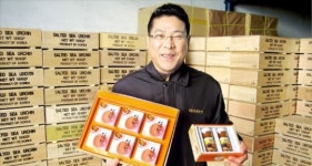 해녀 도와가며 성게알 마스터 했죠