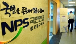 [기초연금 방정식 머리 싸맨 노인] 국민연금 임의가입자, 개인연금보다 월 2만~9만원 더 받을듯