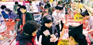 1년 우여곡절 끝에 문 연 홈플러스 합정점 가보니 주변상인 배려…오징어·국거리 한우 안팔아