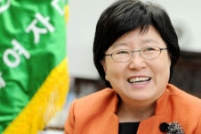 [2013 대학총장 인터뷰 (6)] 김선욱 이대총장 여성지도자 되고 싶다면 이화로 오라