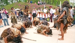 [Travel] 연천 전곡리 구석기축제…돌도끼 들고 사냥 나가볼까