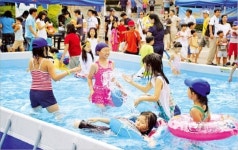 [산업현장의 여름나기] 동부, 임직원 자녀 영어·과학 캠프…반도체 공장 냉각수 재활용