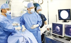 [건강한 인생] 강서연세바른병원, 허리디스크…입원 않고 30분 레이저 치료