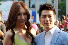 [포토] 김조광수-김승환 결혼 축하하기 위해 등장한 하리수-미키정 부부