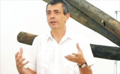 전시장에 웬 전봇대…낯설게 보이면 성공한 셈이죠