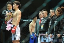 [포토] 서두원, 윤형빈 데뷔전 승리에 감격, 뜨거운 눈물