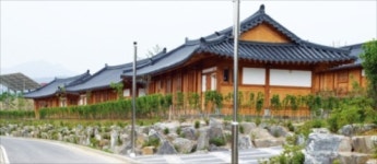 아파트 능가하는 한옥마을 개발 붐