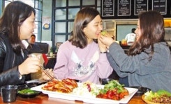 한울삼겹파티장충족발 | 삼겹살 비켜라…막 오른 '족발 시대'