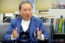 [인터뷰] 김희용 중견기업연합회 통일경제위원장 통일하려면 탈북자 교육과 고용이 먼저다