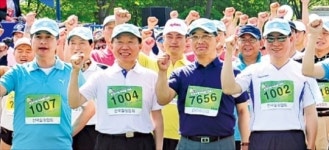 [비즈&라이프] 아침 20분 氣체조…잠자기 전 10분 스트레칭…사람이나 기업이나 바른 자세 만들어야 건강