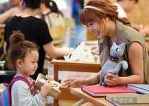 [포토] 하지영, 조카앞에서 마냥 웃음만~ (2014 서울베이비페어)