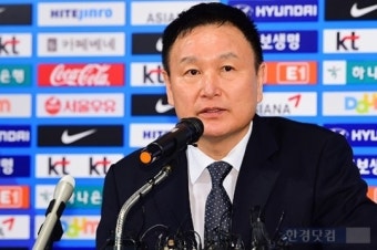 [포토] 허정무 부회장, '모든 책임지고 떠납니다.'
