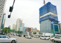 8월 지나면 용적률 손해 강남은 지금 빌딩 공사중