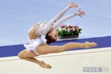 [포토] 리듬체조 맏언니 김윤희, 환상의 점프