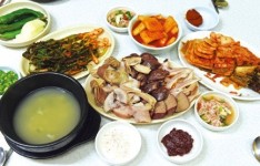 [한경과 맛있는 만남] 이동필 농림축산식품부 장관 농업 규제와 싸운 30년…지렁이·나비도 가축으로 인정해달라 투쟁…지금은 2000억대... 