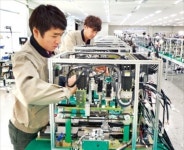 섬유·전자기업 떠난 구미…첨단산업 뿌리 내린다