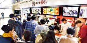 선릉역 분식의 신 시청역 누이단팥빵 잠실역 씨앗호떡…지하철 상가, 옷가게 밀려나고 맛집 뜬다