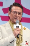 [포토] 박근형 여심 사로잡는 로맨티스트로 변신!