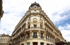 지중해 햇살 눈부신 프랑스 남부 몽펠리에…사진 찍으면 액자가 되는 곳