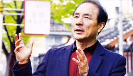 [월요인터뷰] 김명곤 국물 우려낸 멸치처럼 지친 아버지…연극으로 위로할게요