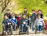사람들과 적극 교류…장애 이기는 큰 힘이죠