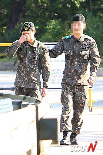 [스타N 포커스] 송중기, 전역 소감 '걸그룹 보다 이광수?'