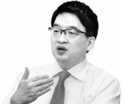 알짜 자회사 매각하는 OCI…이우현 OCI 사장, 태양광에 올인한다