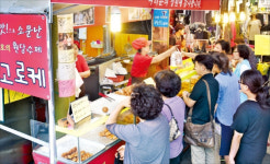 [마케팅이 살린 골목시장] 10가지 맛 크로켓·7가지 양념 닭강정…맛보러 지방서도 찾아와