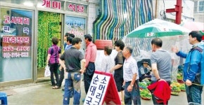 [5일장으로 되살아난 골목시장] 50년 맛집 영양 칼국수·미군들도 반한 송탄붕어빵