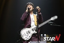 [포토] 정용화 폭발적인 가창력