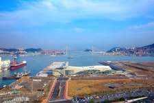 세븐일레븐 부산국제여객터미널1호점 | [한경+]축구장 13개 크기 애물단지, 부산국제여객터미널