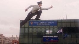 [한경+]'광고천재' 이제석 작품...이번엔 반포지구대에 떴다
