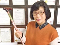 해올, LED 조명 단 지팡이…어르신 밤길 지켜요