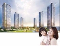 흥한주택종합건설, 아파트 모델에 추성훈 가족