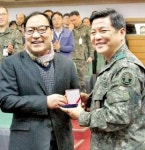 이충희 대표 전역 36년…아직도 전투화 갖고 있다