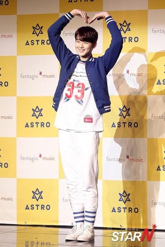 [포토] 아스트로 차은우 '사랑합니다'