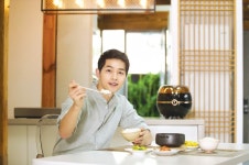 송중기, 한 숟가락 하실래요? 밥 짓는 남자로 여심 어택