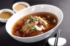 장어에서 냉면까지…특급호텔, 여름 보양식 출시