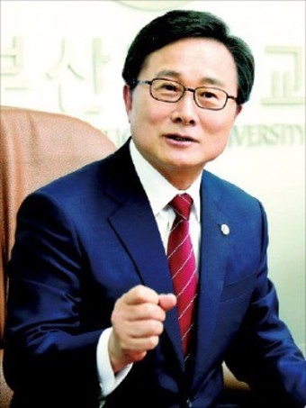 전호환 부산대 총장 