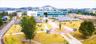 [글로벌 투자 허브 충남] 신재생에너지·자동차 부품·동물약품 연구개발 기업 속속 입주…충남TP는 미래산업 전진기지