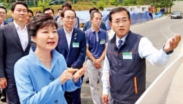 SK 태양광 발전소 찾은 박 대통령